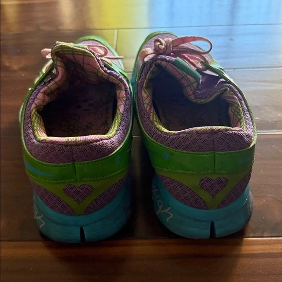 Women’s Nike purple “live love laugh” hearts and flowers in size 9.5 - Picture 3 of 7